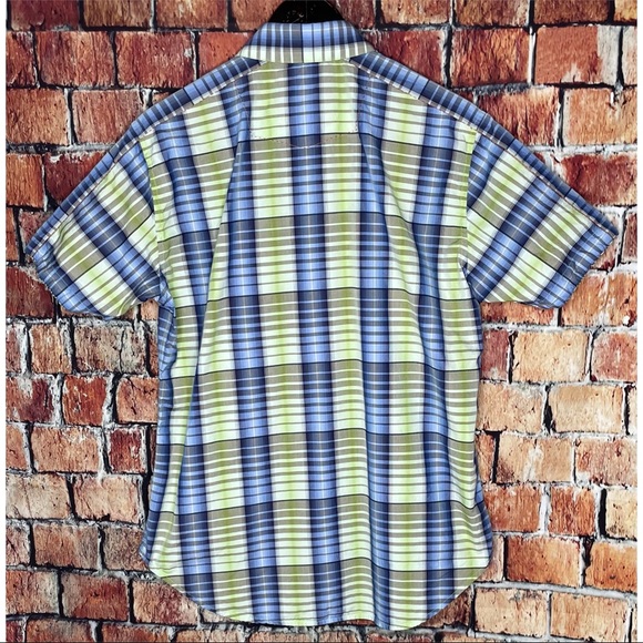 Robert Graham Medium Short Sleeve Button Shirt - Picture 4 of 5